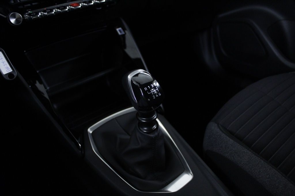 peugeot-2008-2024-gasolina-1199cc