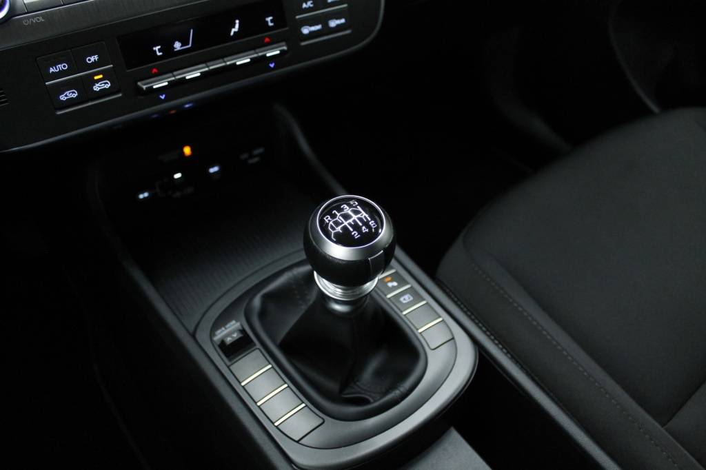hyundai-kauai-2025-gasolina-998cc