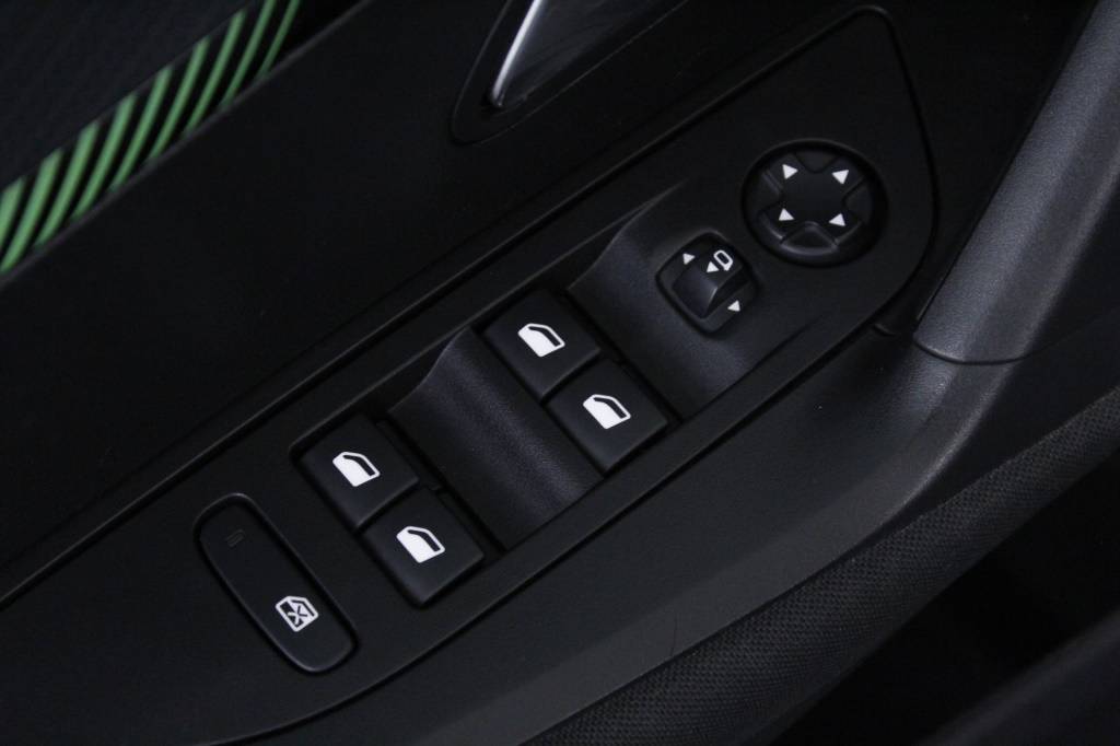 peugeot-2008-2024-gasolina-1199cc
