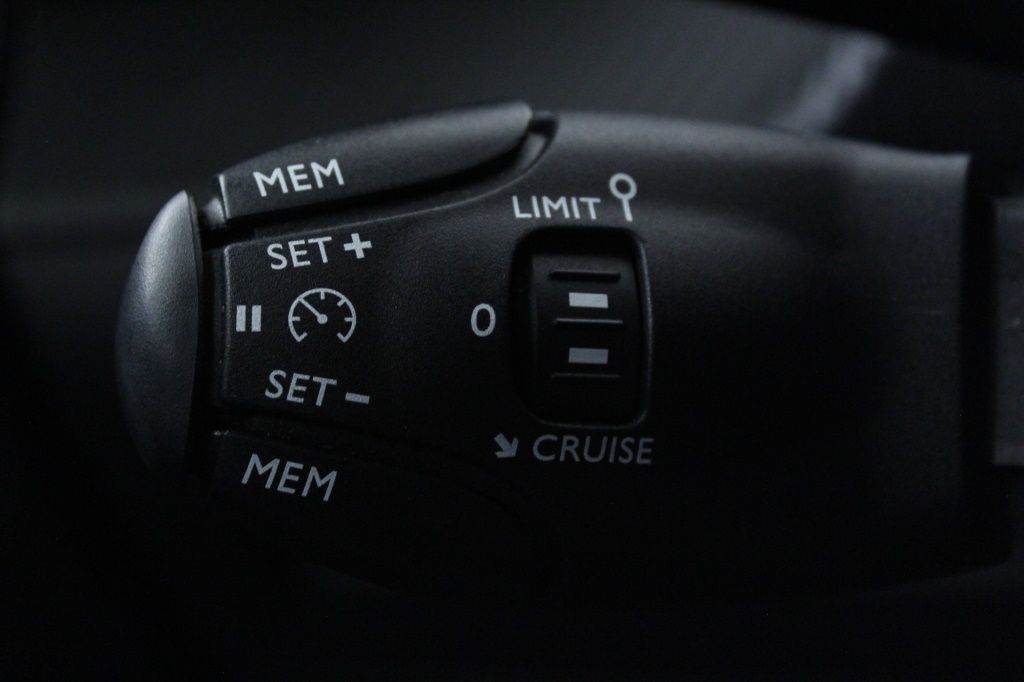 peugeot-2008-2024-gasolina-1199cc
