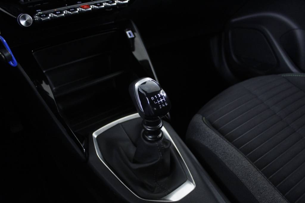 peugeot-2008-2024-gasolina-1199cc