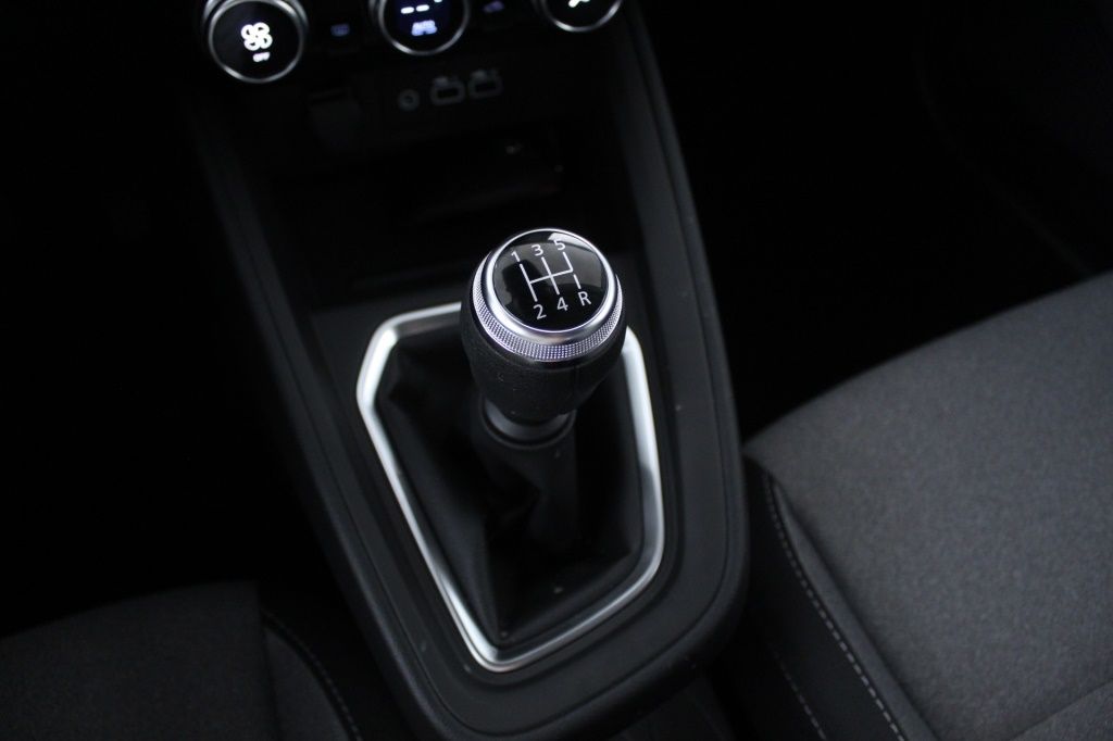 mitsubishi-colt-2024-gasolina-999cc