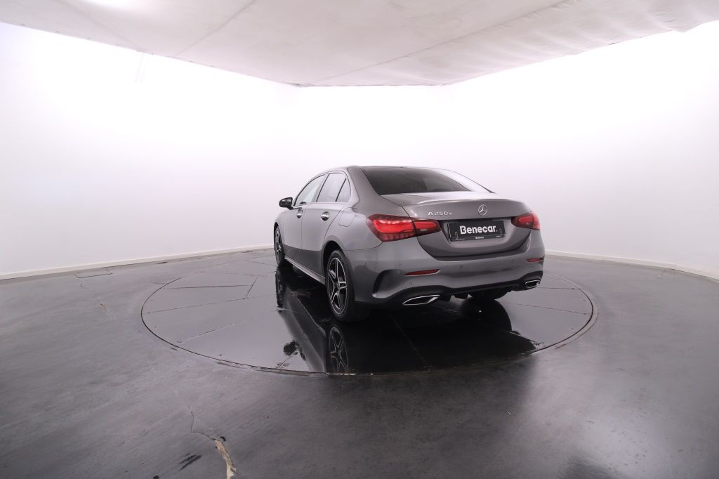 mercedes-benz-classe-a-2024-hibrido-1332cc