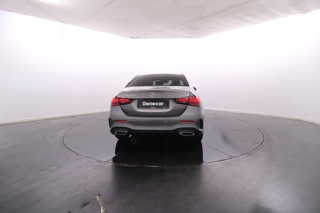 mercedes-benz-classe-a-2024-hibrido-1332cc