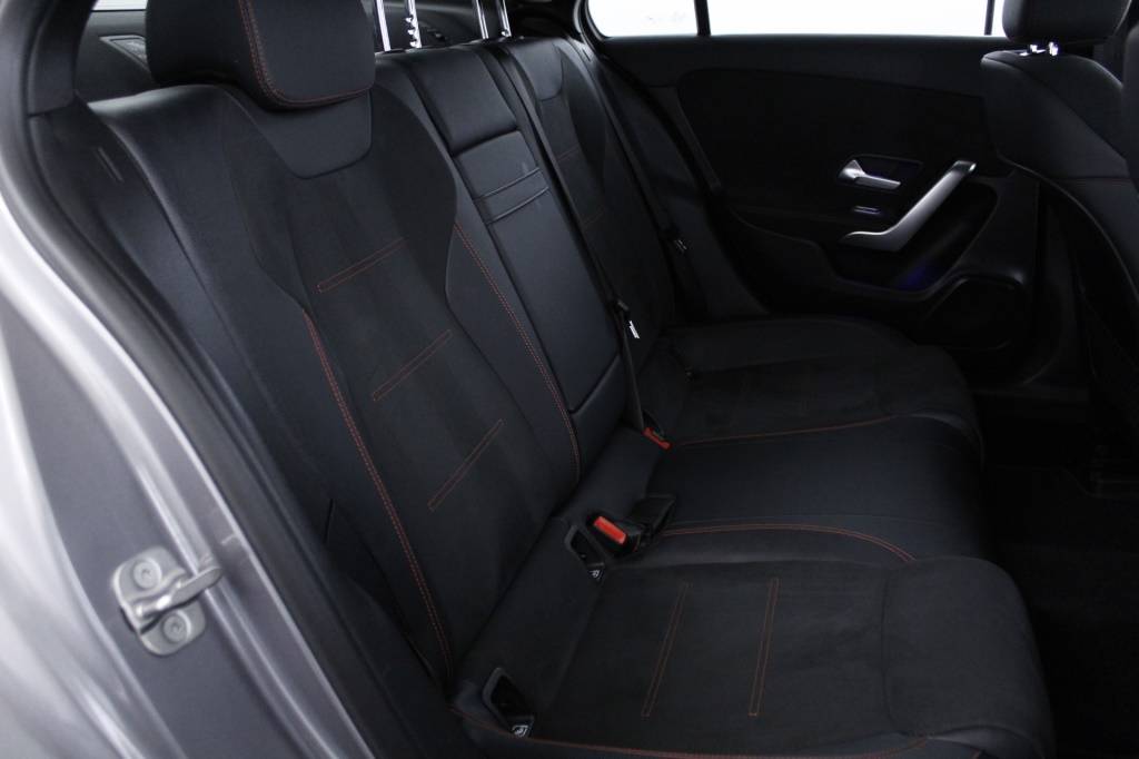 mercedes-benz-classe-a-2024-hibrido-1332cc