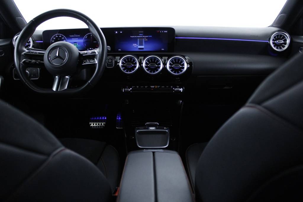 mercedes-benz-classe-a-2024-hibrido-1332cc