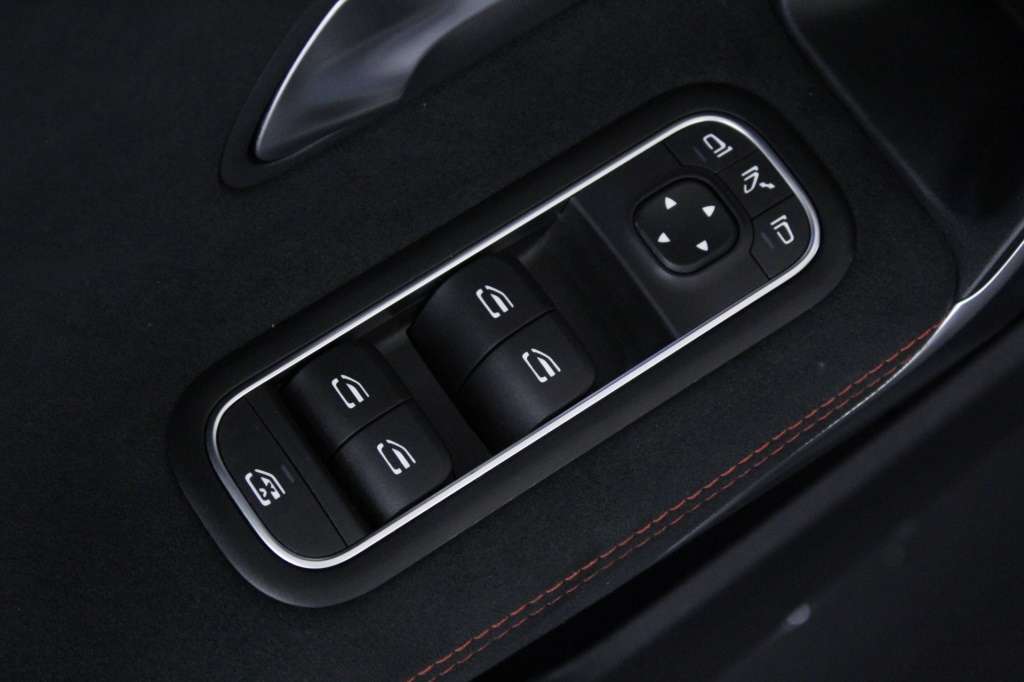mercedes-benz-classe-a-2024-hibrido-1332cc
