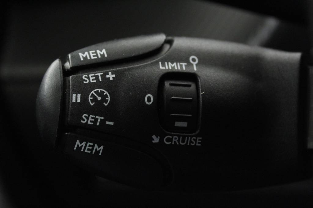 peugeot-2008-2024-gasolina-1199cc