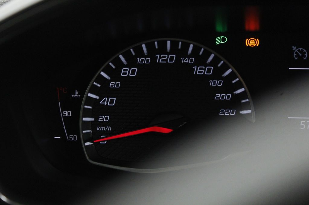 peugeot-2008-2024-gasolina-1199cc
