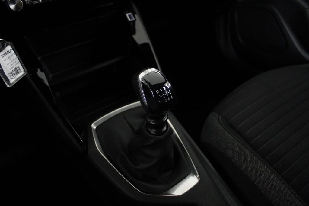 peugeot-2008-2024-gasolina-1199cc
