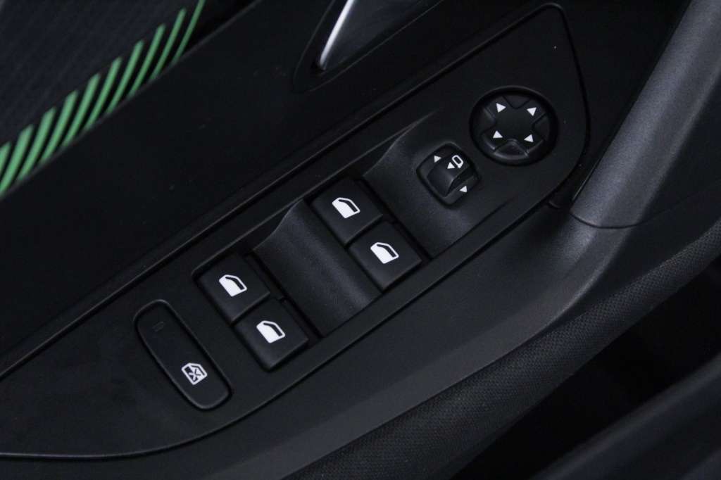 peugeot-2008-2024-gasolina-1199cc