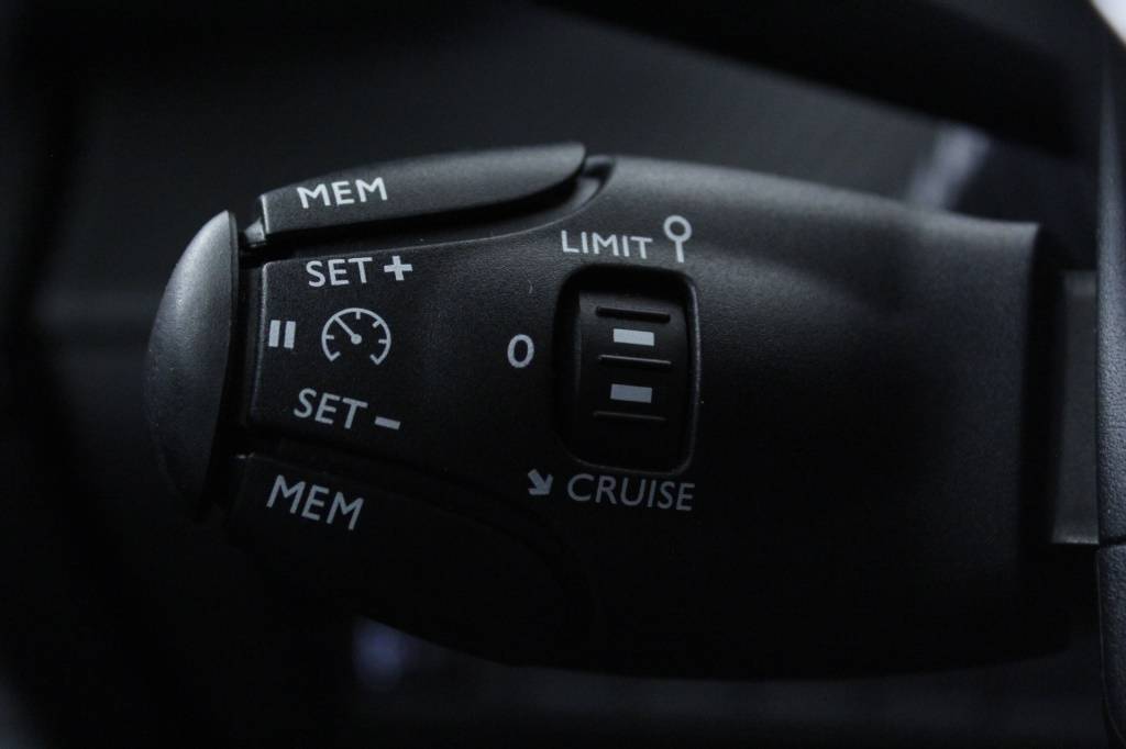 peugeot-2008-2024-gasolina-1199cc