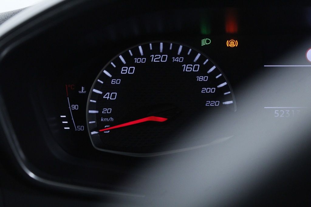 peugeot-2008-2024-gasolina-1199cc