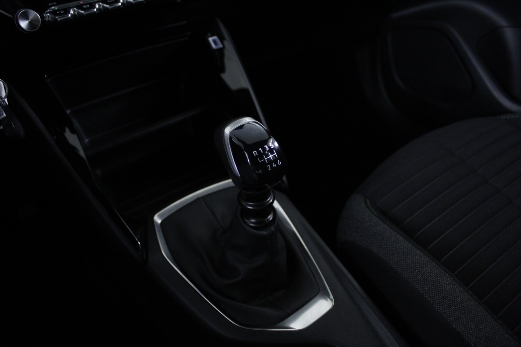 peugeot-2008-2024-gasolina-1199cc