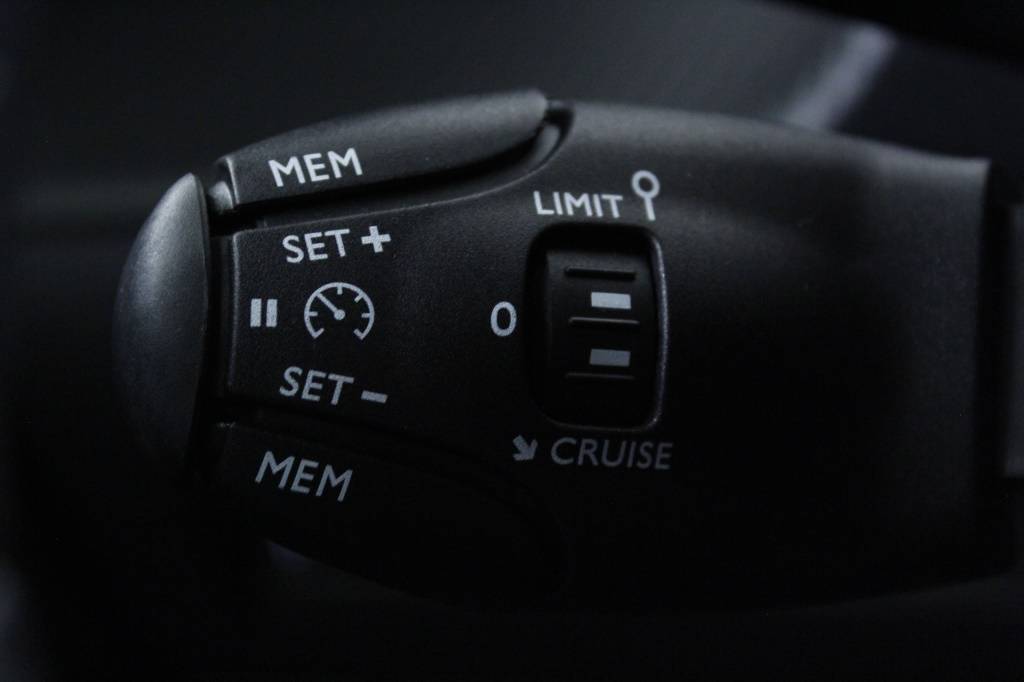 peugeot-2008-2024-gasolina-1199cc