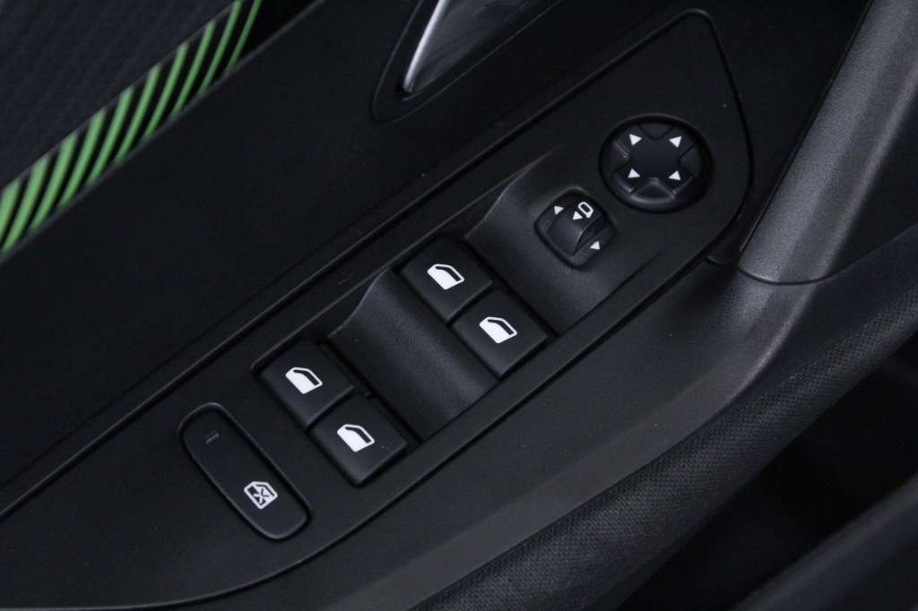 peugeot-2008-2024-gasolina-1199cc