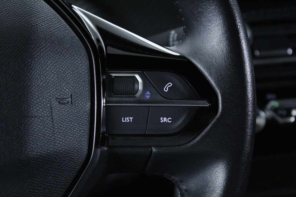 peugeot-2008-2024-gasolina-1199cc