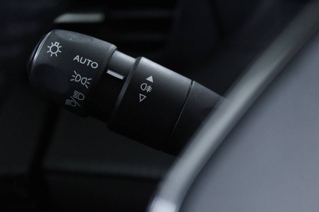 peugeot-2008-2024-gasolina-1199cc
