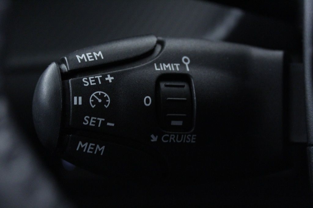 peugeot-2008-2024-gasolina-1199cc