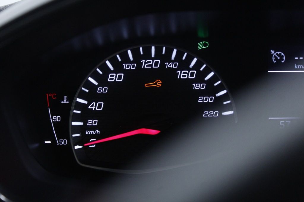 peugeot-2008-2024-gasolina-1199cc