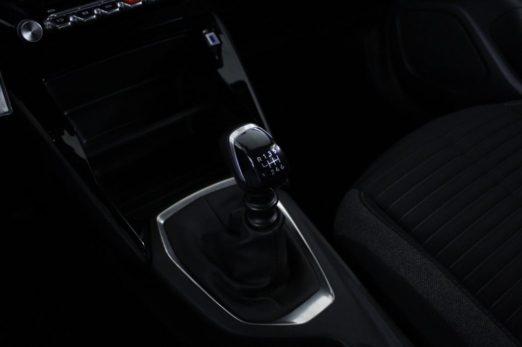 peugeot-2008-2024-gasolina-1199cc
