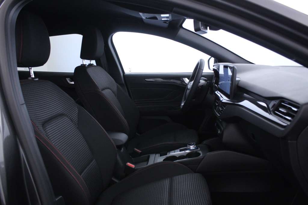 ford-focus-sw-2023-diesel-1499cc