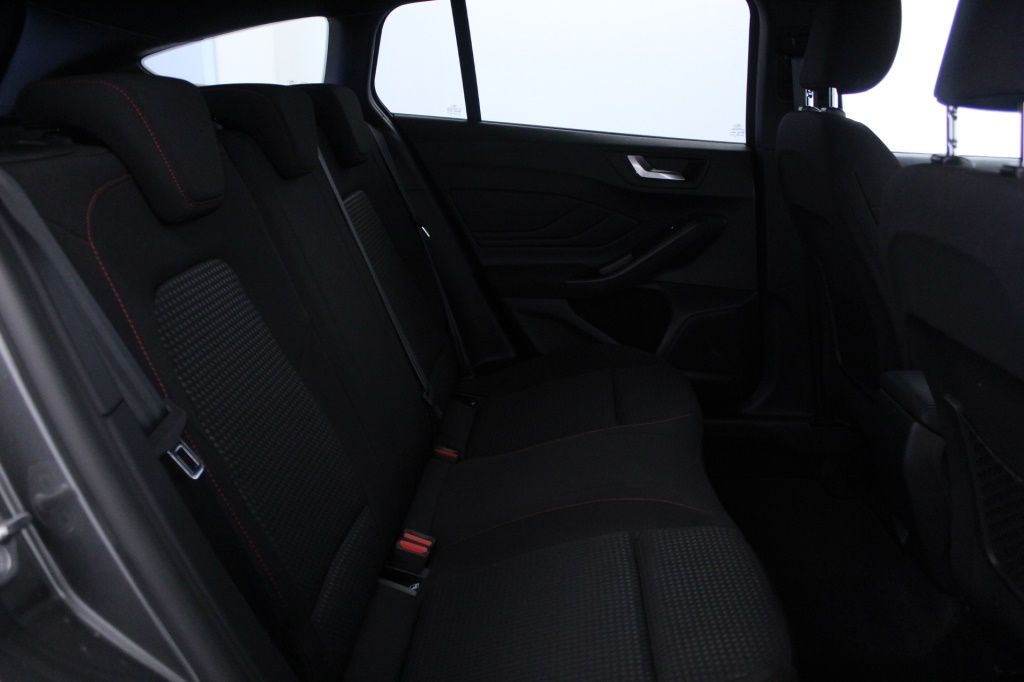 ford-focus-sw-2023-diesel-1499cc