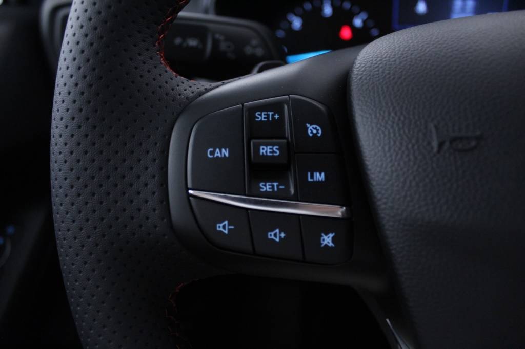ford-focus-sw-2023-diesel-1499cc