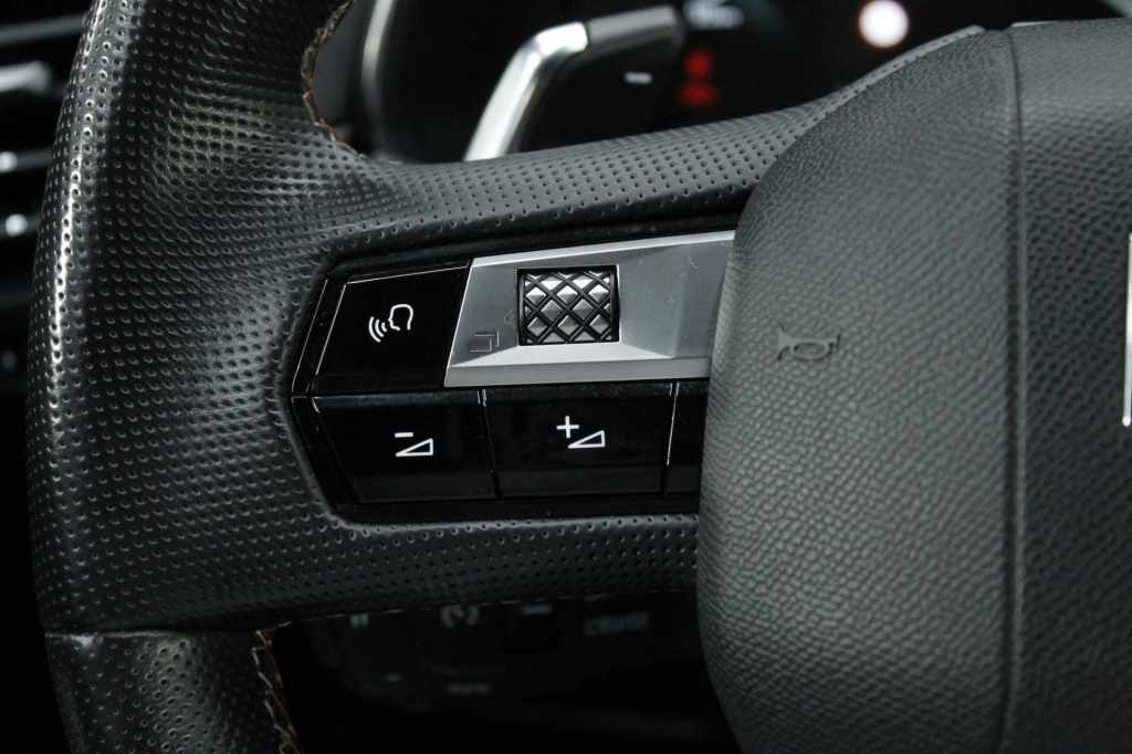 ds-ds-7-crossback-2022-hibrido-1598cc