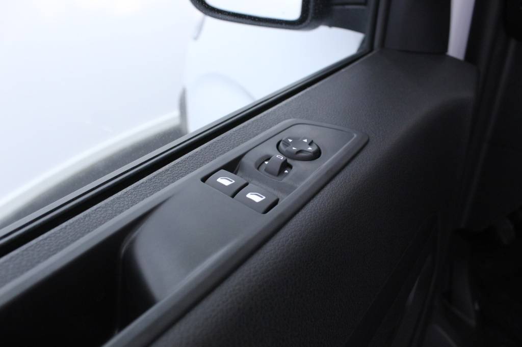 citroen-jumpy-2023-diesel-1499cc