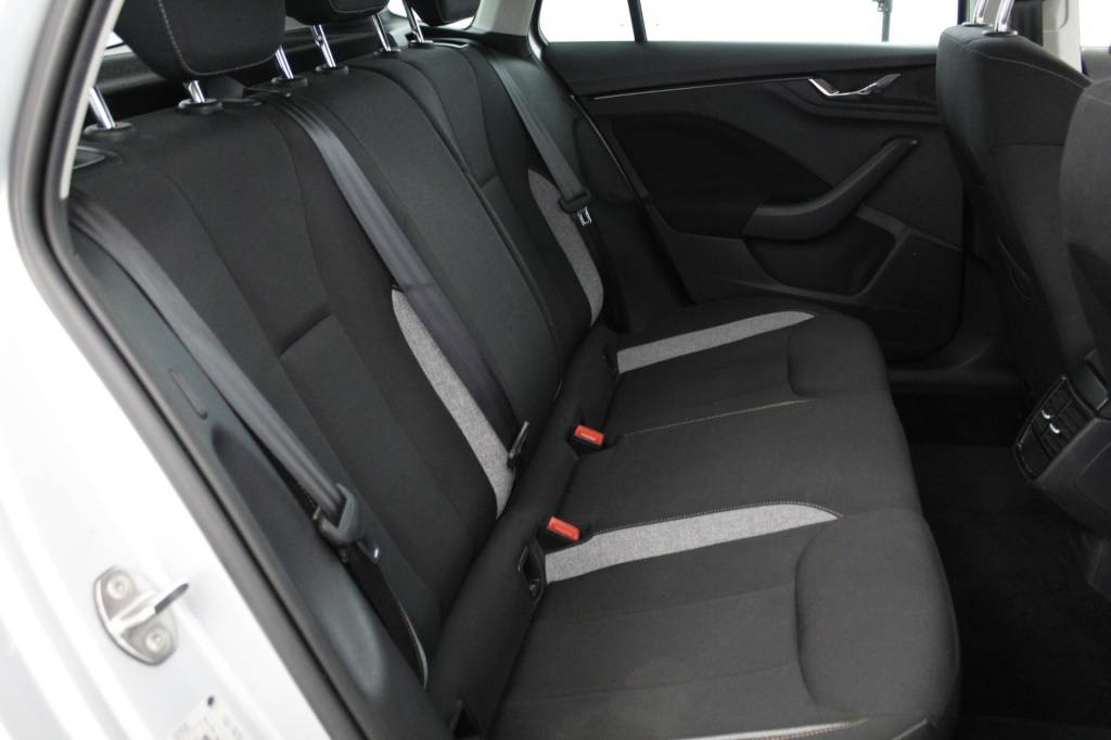 skoda-kamiq-2024-gasolina-999cc