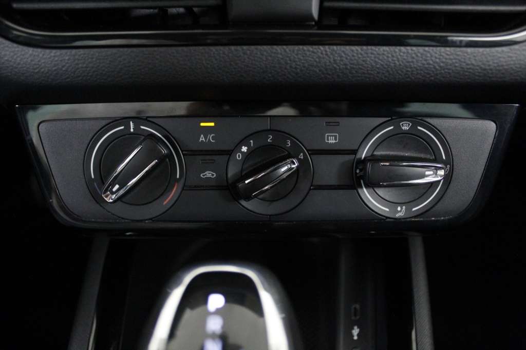skoda-kamiq-2024-gasolina-999cc