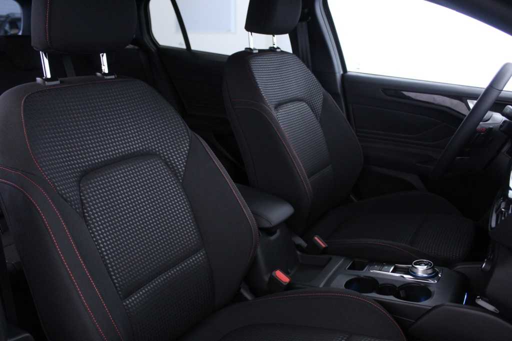 ford-focus-sw-2023-diesel-1499cc