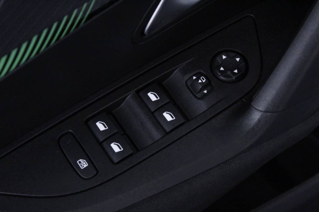 peugeot-2008-2024-gasolina-1199cc