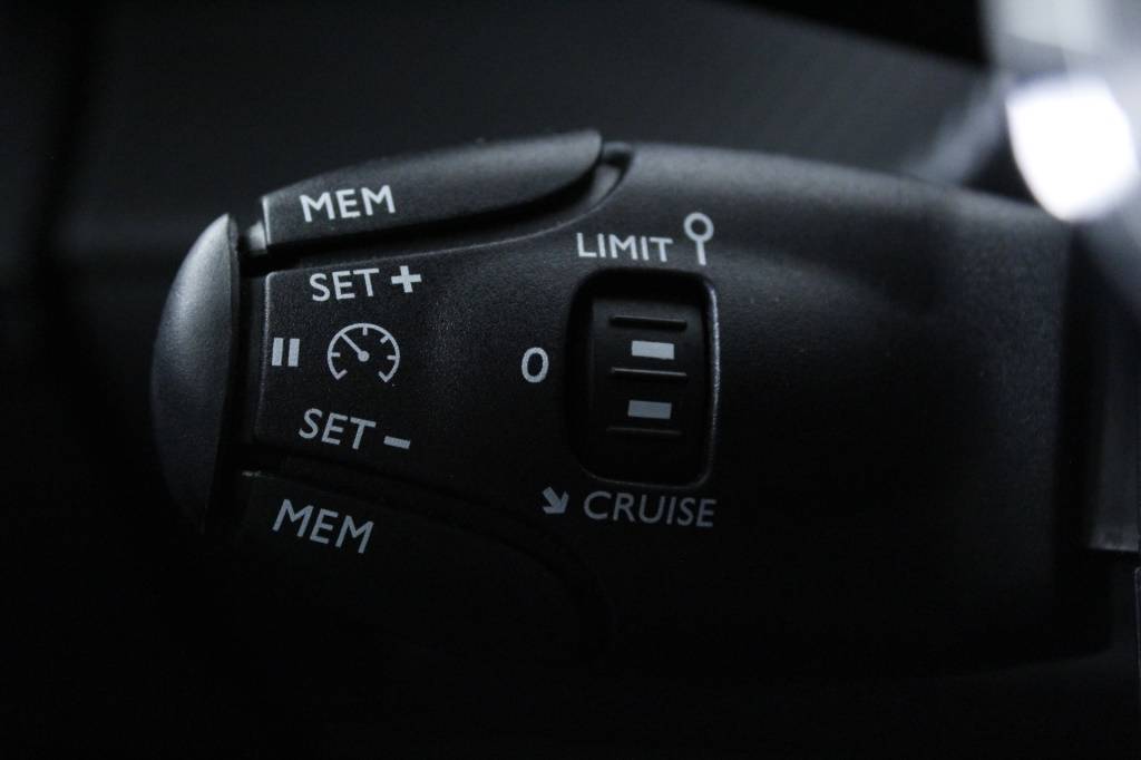 peugeot-2008-2024-gasolina-1199cc
