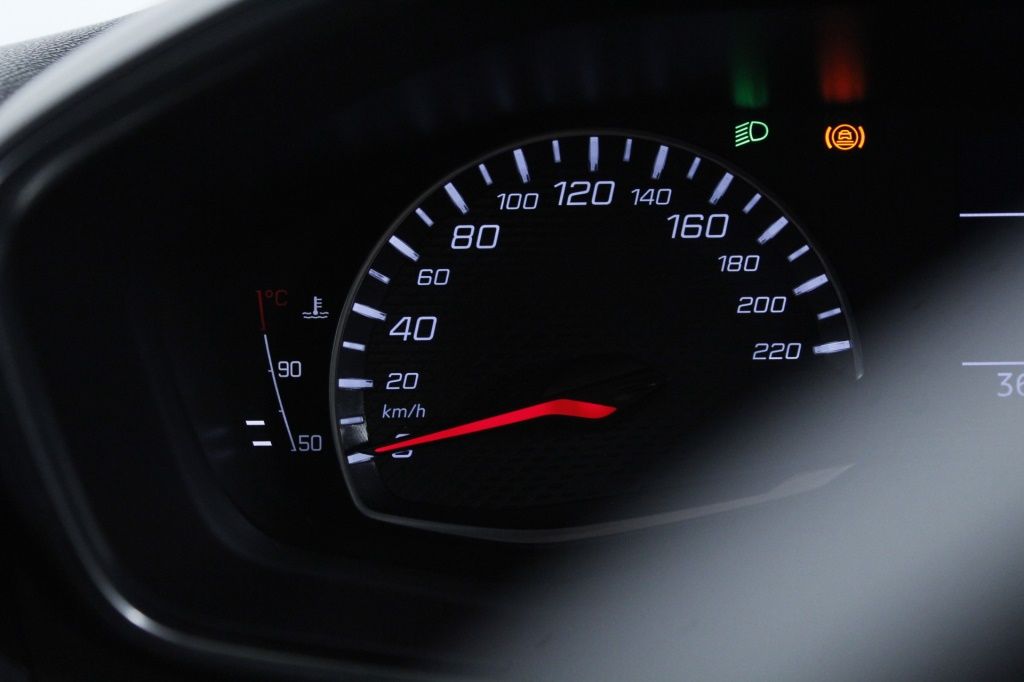 peugeot-2008-2024-gasolina-1199cc