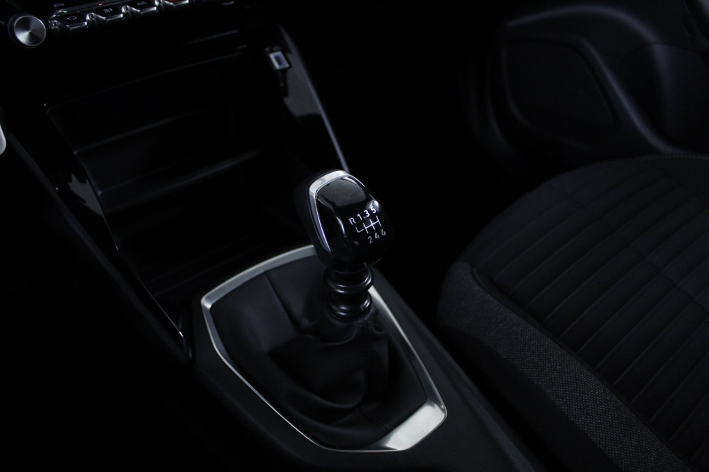peugeot-2008-2024-gasolina-1199cc
