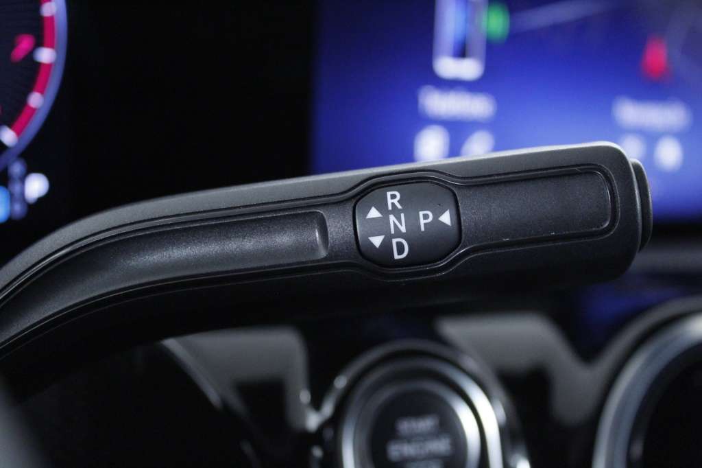mercedes-benz-classe-a-2024-hibrido-1332cc