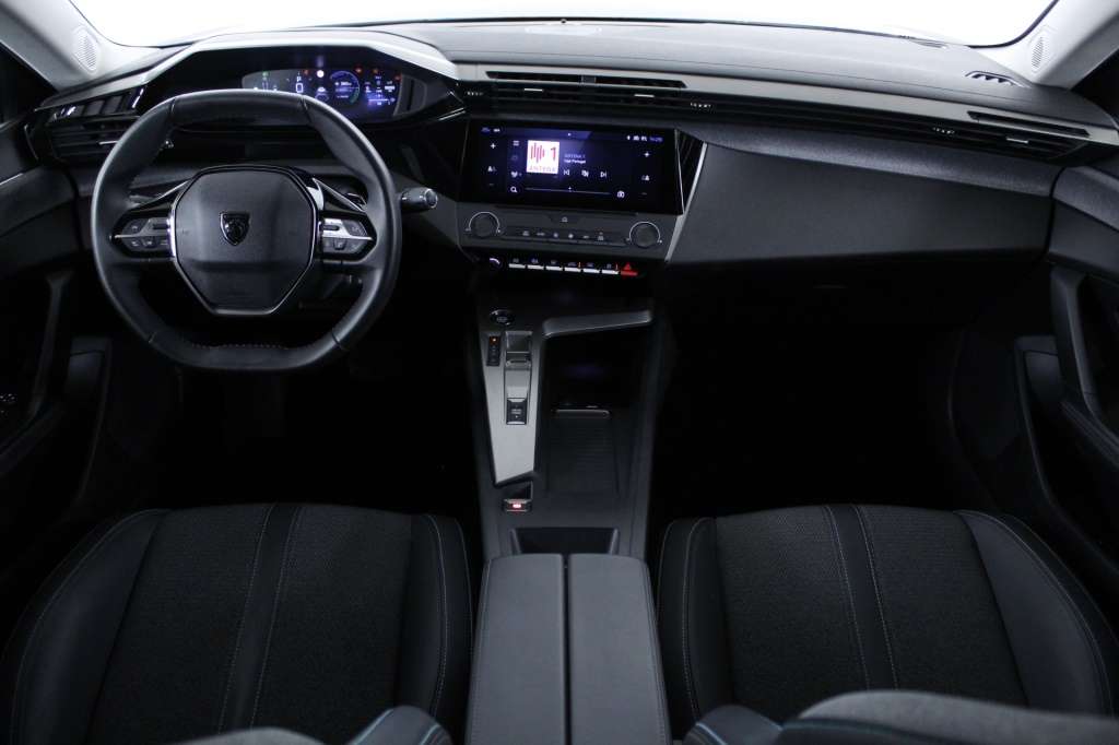 peugeot-408-2025-hibrido-1199cc