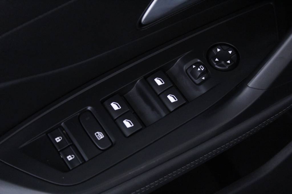 peugeot-408-2025-hibrido-1199cc