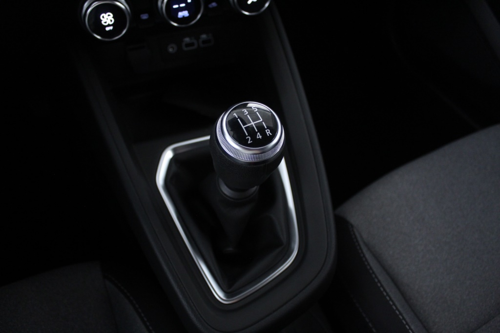 mitsubishi-colt-2024-gasolina-999cc