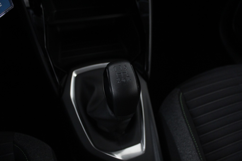 peugeot-208-2024-gasolina-1199cc