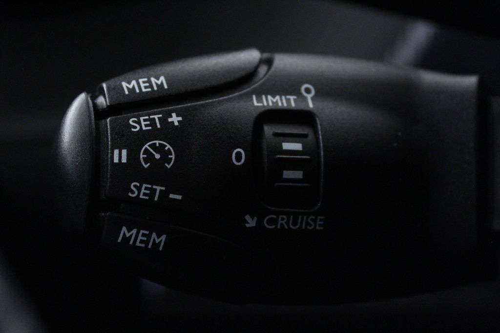 peugeot-2008-2022-gasolina-1199cc