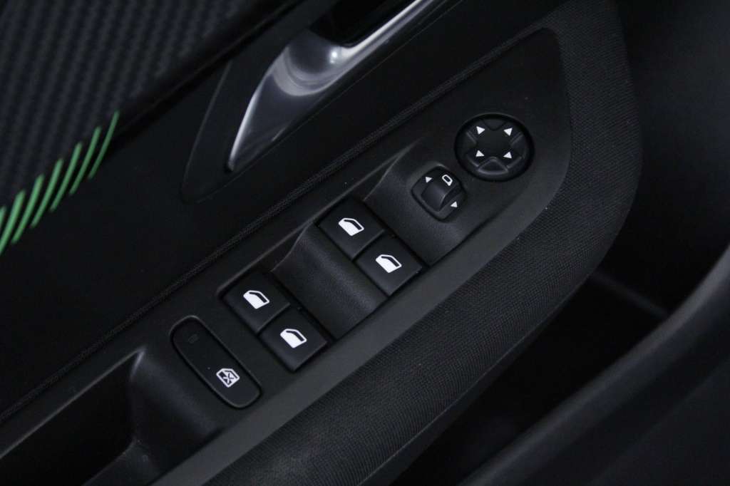 peugeot-208-2024-gasolina-1199cc