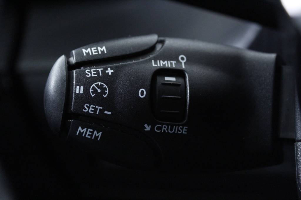 peugeot-208-2024-gasolina-1199cc