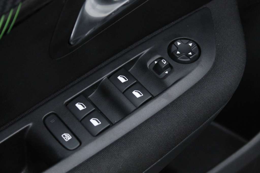 peugeot-208-2024-gasolina-1199cc