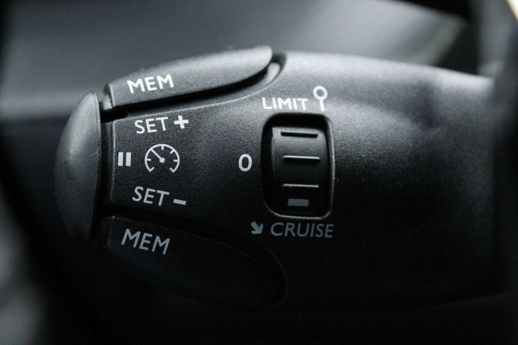 peugeot-208-2024-gasolina-1199cc