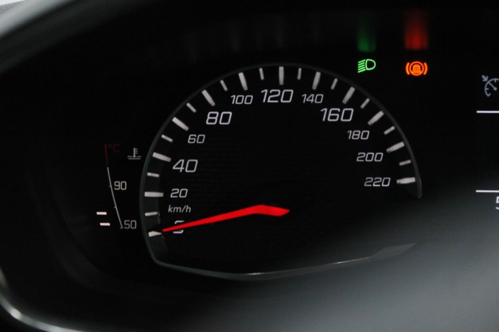 peugeot-208-2024-gasolina-1199cc