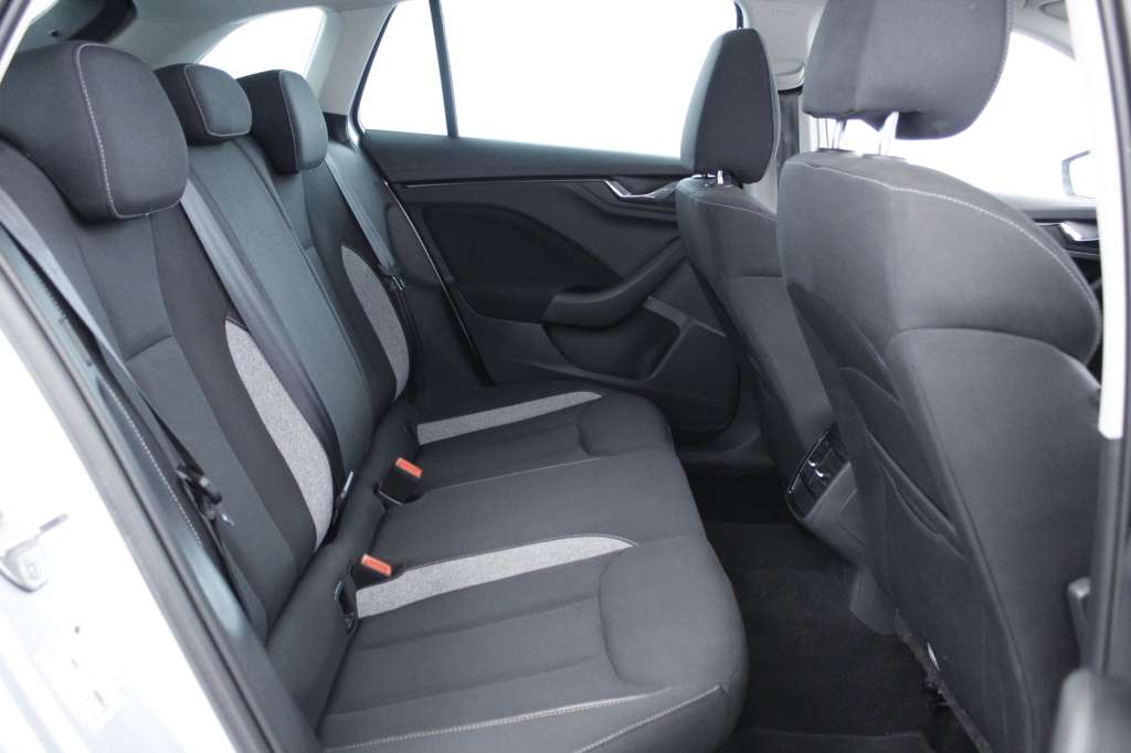 skoda-scala-2024-gasolina-999cc