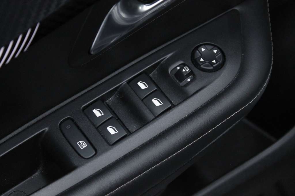 peugeot-208-2025-hibrido-1199cc